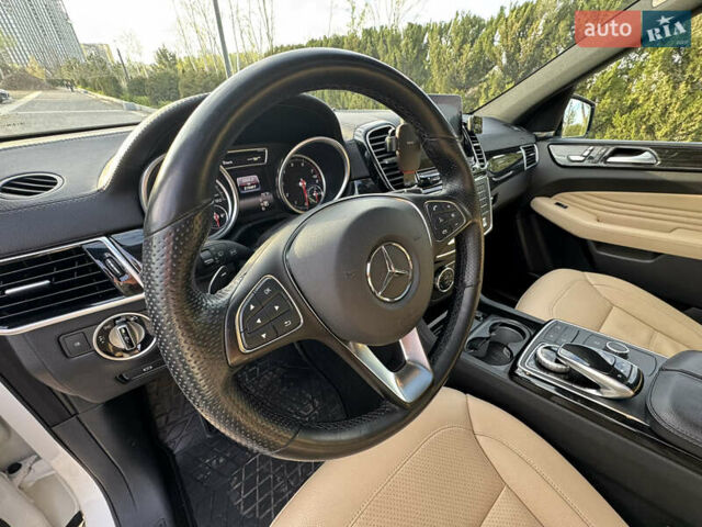 Белый Мерседес ГЛЕ-Класс, объемом двигателя 3 л и пробегом 225 тыс. км за 31000 $, фото 5 на Automoto.ua