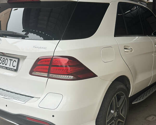 Белый Мерседес ГЛЕ-Класс, объемом двигателя 3 л и пробегом 160 тыс. км за 35500 $, фото 53 на Automoto.ua