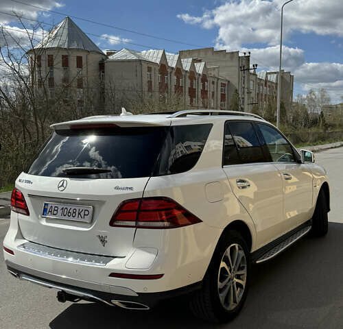 Білий Мерседес ГЛЕ-Клас, об'ємом двигуна 3 л та пробігом 65 тис. км за 35900 $, фото 1 на Automoto.ua