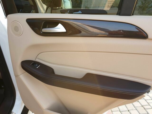 Белый Мерседес ГЛЕ-Класс, объемом двигателя 3.5 л и пробегом 108 тыс. км за 27499 $, фото 20 на Automoto.ua