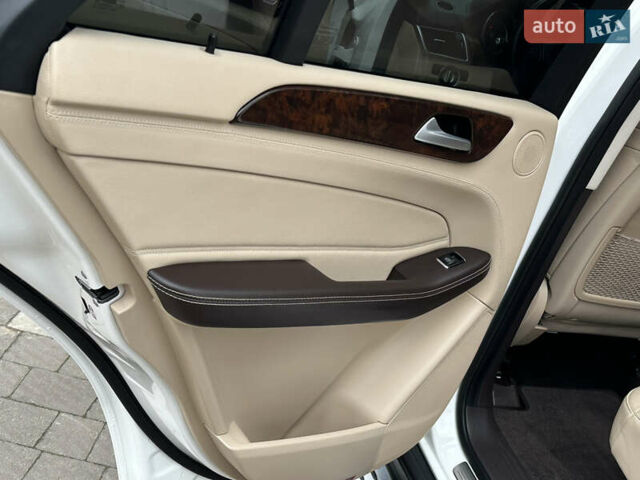 Белый Мерседес ГЛЕ-Класс, объемом двигателя 3 л и пробегом 198 тыс. км за 26500 $, фото 105 на Automoto.ua