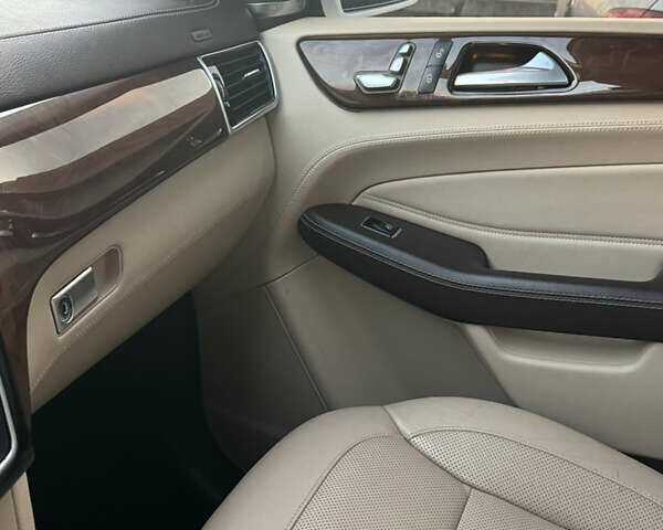 Белый Мерседес ГЛЕ-Класс, объемом двигателя 3 л и пробегом 160 тыс. км за 35500 $, фото 29 на Automoto.ua