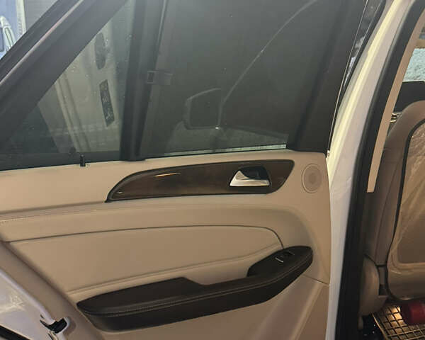 Белый Мерседес ГЛЕ-Класс, объемом двигателя 3 л и пробегом 160 тыс. км за 35500 $, фото 24 на Automoto.ua