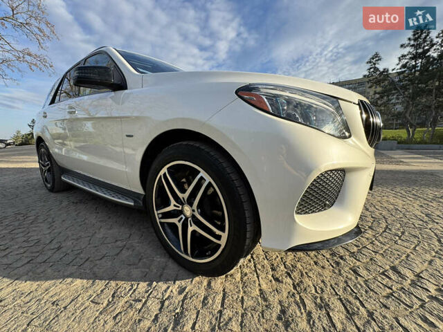 Белый Мерседес ГЛЕ-Класс, объемом двигателя 3 л и пробегом 225 тыс. км за 31000 $, фото 2 на Automoto.ua