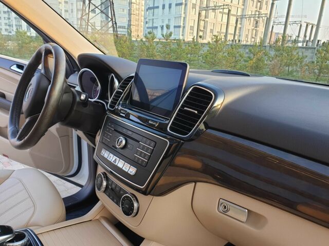 Белый Мерседес ГЛЕ-Класс, объемом двигателя 3.5 л и пробегом 108 тыс. км за 27499 $, фото 16 на Automoto.ua