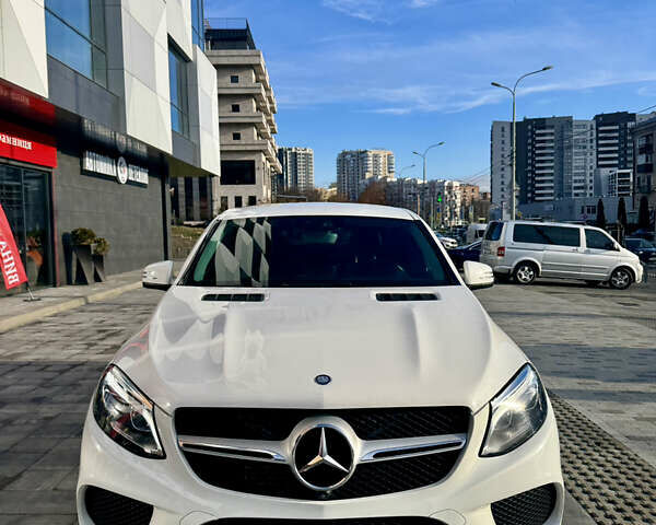 Белый Мерседес ГЛЕ-Класс, объемом двигателя 2.99 л и пробегом 159 тыс. км за 45000 $, фото 1 на Automoto.ua