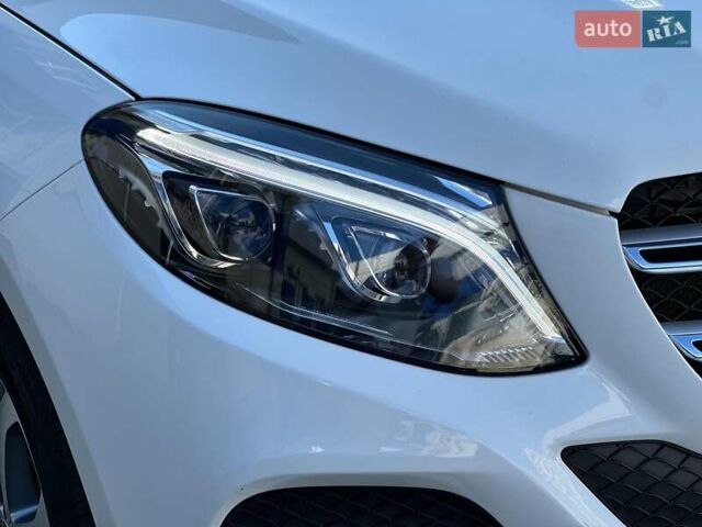 Белый Мерседес ГЛЕ-Класс, объемом двигателя 3 л и пробегом 196 тыс. км за 36940 $, фото 5 на Automoto.ua