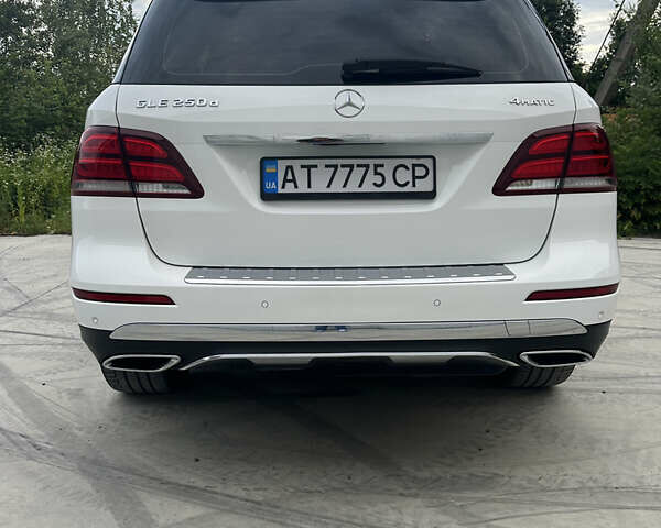 Мерседес ГЛЕ-Класс 2017 в Снятине на Automoto.ua Белый Мерседес ГЛЕ-Класс, объемом двигателя 2.14 л и пробегом 84 тыс. км за 34900 $, фото 21 на Automoto.ua