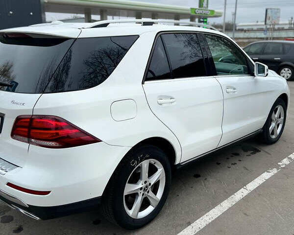 Белый Мерседес ГЛЕ-Класс, объемом двигателя 3.5 л и пробегом 110 тыс. км за 25500 $, фото 2 на Automoto.ua
