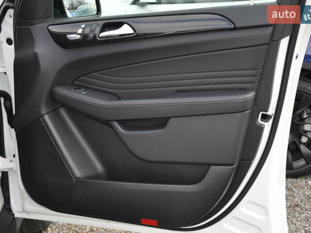 Белый Мерседес ГЛЕ-Класс, объемом двигателя 3 л и пробегом 25 тыс. км за 51500 $, фото 44 на Automoto.ua