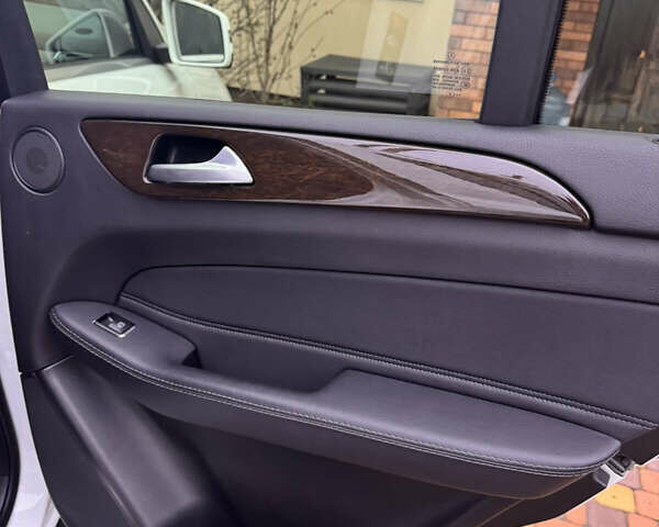 Белый Мерседес ГЛЕ-Класс, объемом двигателя 2.1 л и пробегом 164 тыс. км за 31500 $, фото 17 на Automoto.ua