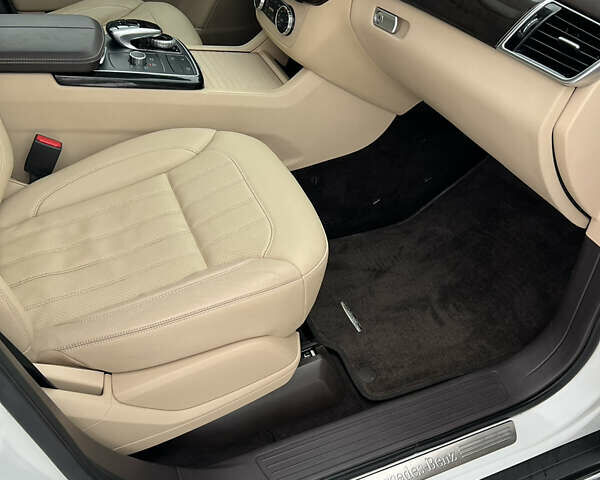 Белый Мерседес ГЛЕ-Класс, объемом двигателя 3.5 л и пробегом 110 тыс. км за 25500 $, фото 26 на Automoto.ua