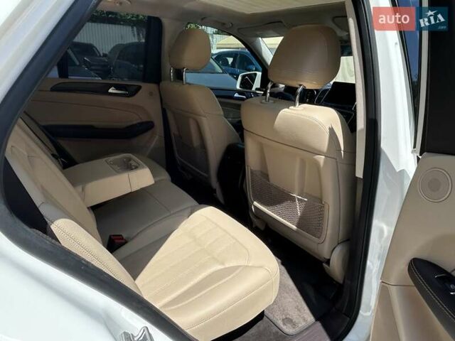 Белый Мерседес ГЛЕ-Класс, объемом двигателя 3.5 л и пробегом 163 тыс. км за 27600 $, фото 11 на Automoto.ua