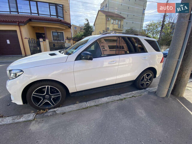 Мерседес ГЛЕ-Класс 2017 в Одессе на Automoto.ua Белый Мерседес ГЛЕ-Класс, объемом двигателя 2.14 л и пробегом 125 тыс. км за 41000 $, фото 5 на Automoto.ua