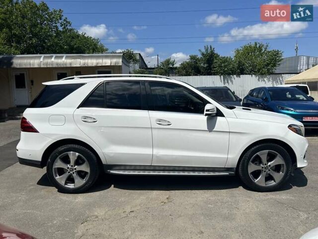 Белый Мерседес ГЛЕ-Класс, объемом двигателя 3.5 л и пробегом 163 тыс. км за 27600 $, фото 1 на Automoto.ua