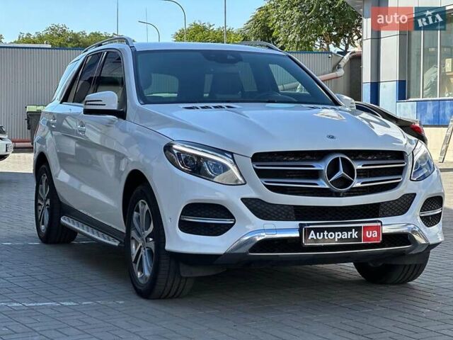 Белый Мерседес ГЛЕ-Класс, объемом двигателя 3 л и пробегом 196 тыс. км за 36940 $, фото 4 на Automoto.ua
