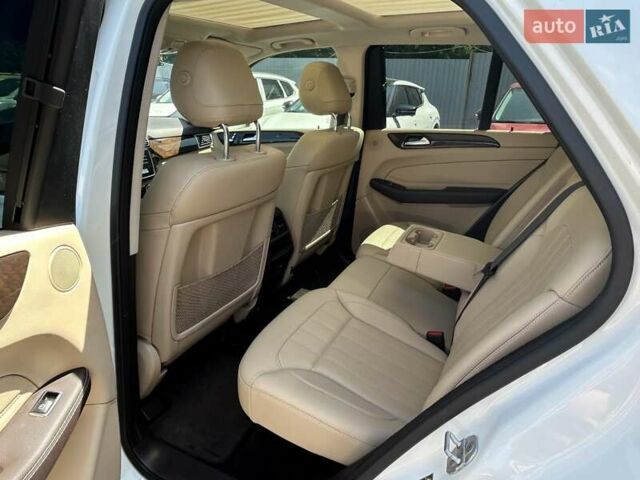 Белый Мерседес ГЛЕ-Класс, объемом двигателя 3.5 л и пробегом 163 тыс. км за 27600 $, фото 17 на Automoto.ua