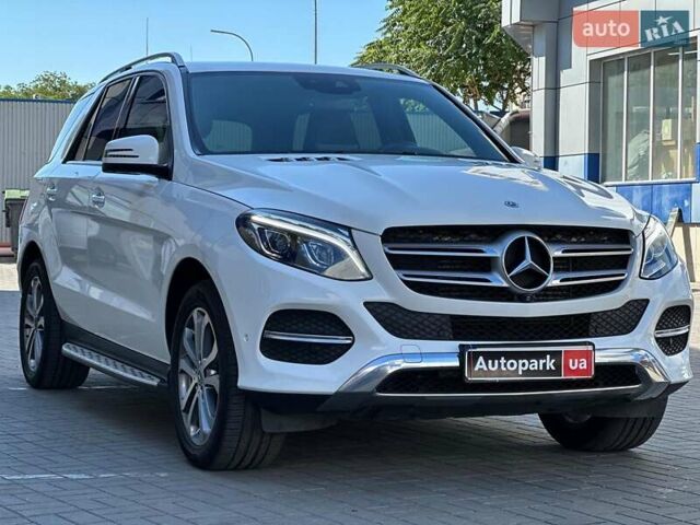 Белый Мерседес ГЛЕ-Класс, объемом двигателя 3 л и пробегом 196 тыс. км за 36940 $, фото 3 на Automoto.ua