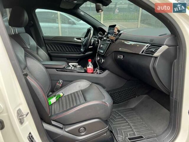 Мерседес ГЛЕ-Класс 2017 в Киеве на Automoto.ua Белый Мерседес ГЛЕ-Класс, объемом двигателя 3 л и пробегом 104 тыс. км за 52000 $, фото 9 на Automoto.ua