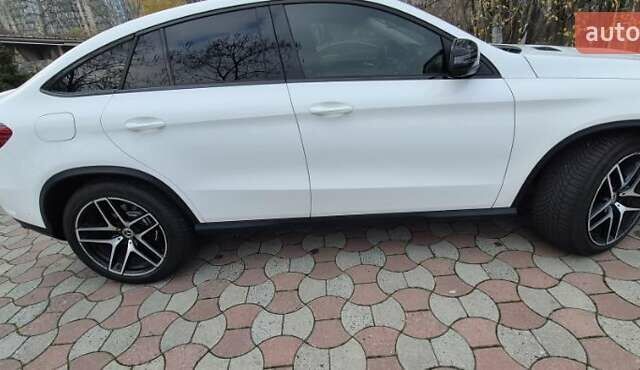 Белый Мерседес ГЛЕ-Класс, объемом двигателя 3 л и пробегом 117 тыс. км за 47000 $, фото 4 на Automoto.ua