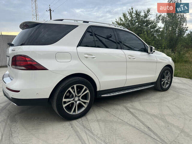 Мерседес ГЛЕ-Класс 2017 в Снятине на Automoto.ua Белый Мерседес ГЛЕ-Класс, объемом двигателя 2.14 л и пробегом 84 тыс. км за 34900 $, фото 14 на Automoto.ua