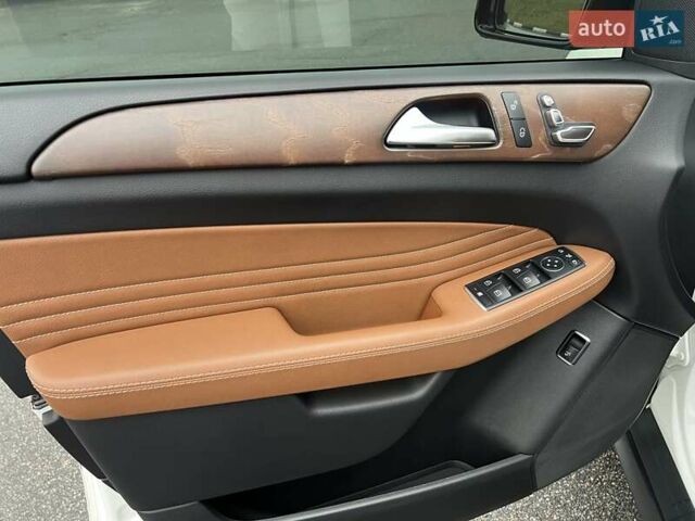 Белый Мерседес ГЛЕ-Класс, объемом двигателя 3 л и пробегом 120 тыс. км за 45500 $, фото 25 на Automoto.ua