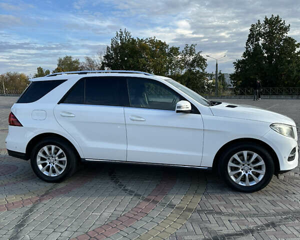 Мерседес ГЛЕ-Класс 2018 в Харькове на Automoto.ua Белый Мерседес ГЛЕ-Класс, объемом двигателя 2.14 л и пробегом 94 тыс. км за 38000 $, фото 3 на Automoto.ua