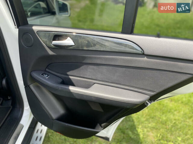 Белый Мерседес ГЛЕ-Класс, объемом двигателя 3.5 л и пробегом 110 тыс. км за 31900 $, фото 29 на Automoto.ua