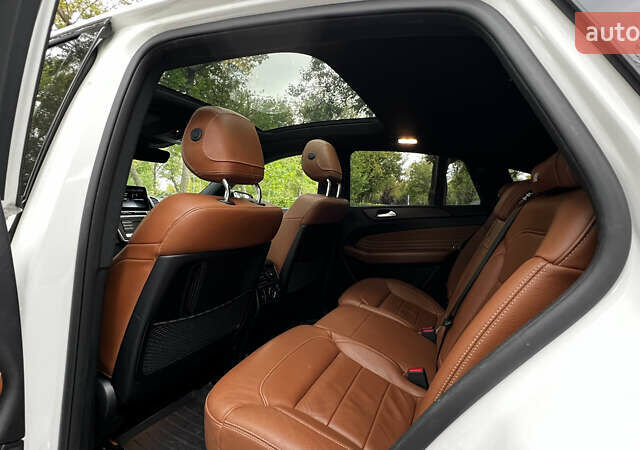 Белый Мерседес ГЛЕ-Класс, объемом двигателя 3 л и пробегом 127 тыс. км за 40999 $, фото 24 на Automoto.ua