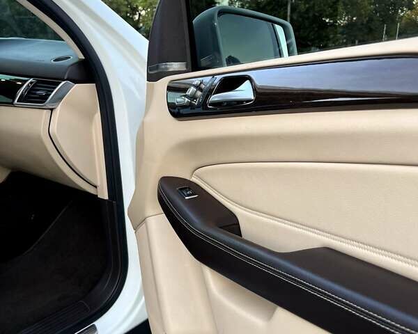 Белый Мерседес ГЛЕ-Класс, объемом двигателя 3.5 л и пробегом 122 тыс. км за 29900 $, фото 34 на Automoto.ua