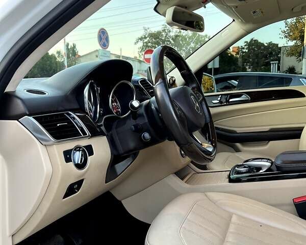 Белый Мерседес ГЛЕ-Класс, объемом двигателя 3.5 л и пробегом 122 тыс. км за 29900 $, фото 25 на Automoto.ua