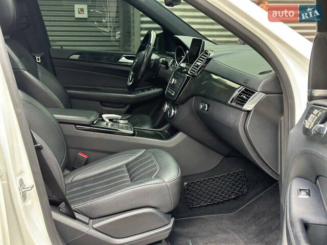 Белый Мерседес ГЛЕ-Класс, объемом двигателя 3 л и пробегом 81 тыс. км за 33000 $, фото 18 на Automoto.ua