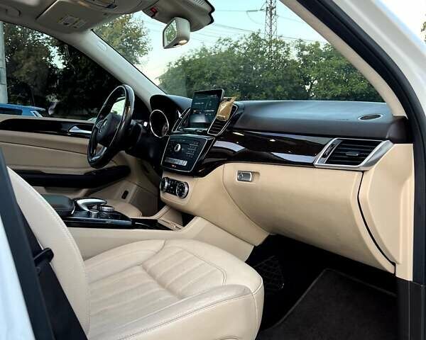 Белый Мерседес ГЛЕ-Класс, объемом двигателя 3.5 л и пробегом 122 тыс. км за 29900 $, фото 30 на Automoto.ua