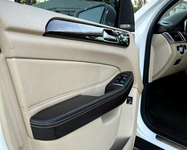 Белый Мерседес ГЛЕ-Класс, объемом двигателя 3.5 л и пробегом 122 тыс. км за 29900 $, фото 44 на Automoto.ua