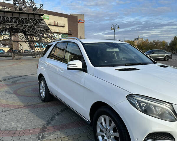 Мерседес ГЛЕ-Класс 2018 в Харькове на Automoto.ua Белый Мерседес ГЛЕ-Класс, объемом двигателя 2.14 л и пробегом 94 тыс. км за 38000 $, фото 2 на Automoto.ua