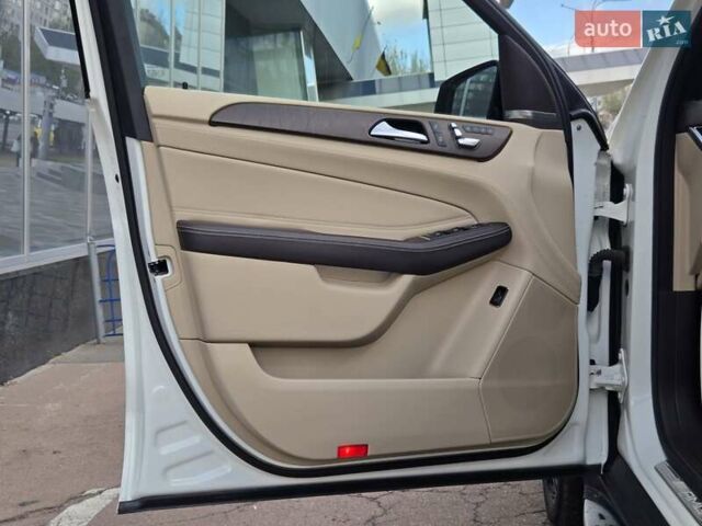 Белый Мерседес ГЛЕ-Класс, объемом двигателя 3 л и пробегом 147 тыс. км за 38500 $, фото 15 на Automoto.ua