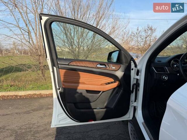 Білий Мерседес ГЛЕ-Клас, об'ємом двигуна 3 л та пробігом 153 тис. км за 39500 $, фото 37 на Automoto.ua