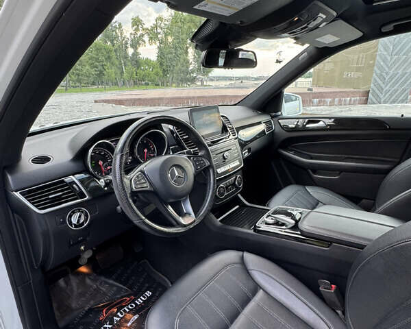Белый Мерседес ГЛЕ-Класс, объемом двигателя 3.5 л и пробегом 110 тыс. км за 27555 $, фото 98 на Automoto.ua