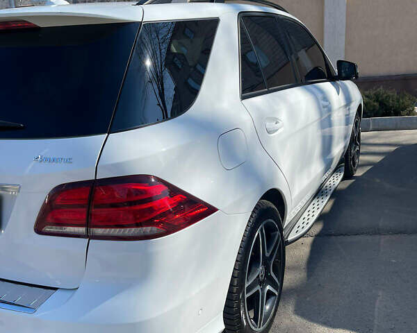 Белый Мерседес ГЛЕ-Класс, объемом двигателя 3 л и пробегом 75 тыс. км за 60000 $, фото 4 на Automoto.ua