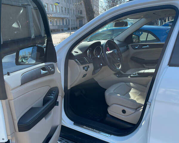 Белый Мерседес ГЛЕ-Класс, объемом двигателя 3 л и пробегом 75 тыс. км за 60000 $, фото 7 на Automoto.ua