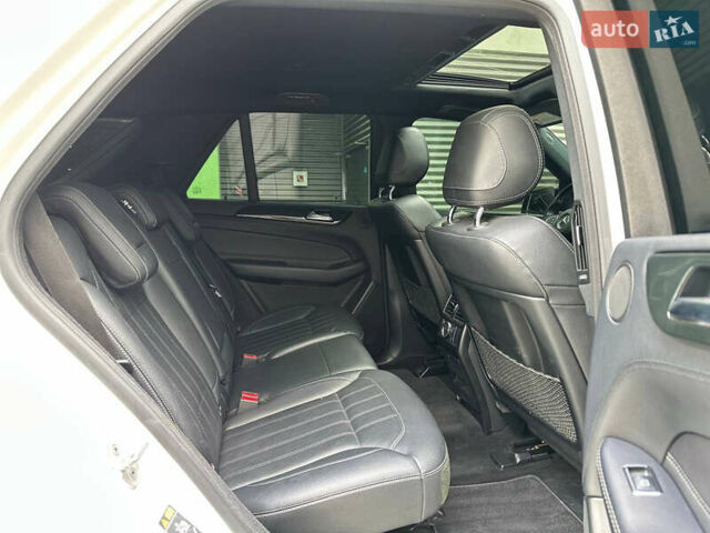 Белый Мерседес ГЛЕ-Класс, объемом двигателя 3 л и пробегом 81 тыс. км за 33000 $, фото 16 на Automoto.ua