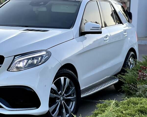 Белый Мерседес ГЛЕ-Класс, объемом двигателя 3.5 л и пробегом 122 тыс. км за 29900 $, фото 3 на Automoto.ua