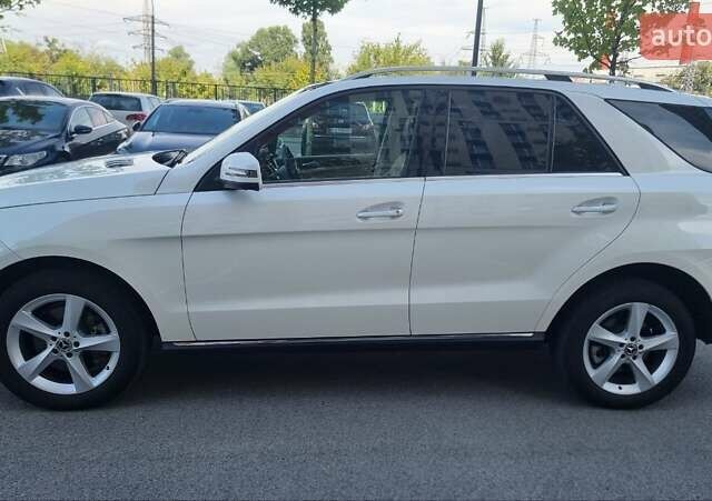 Белый Мерседес ГЛЕ-Класс, объемом двигателя 3 л и пробегом 61 тыс. км за 32900 $, фото 1 на Automoto.ua