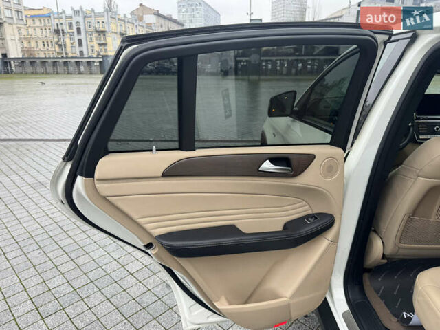 Білий Мерседес ГЛЕ-Клас, об'ємом двигуна 3 л та пробігом 166 тис. км за 41900 $, фото 24 на Automoto.ua