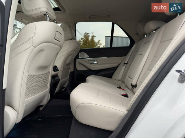 Мерседес ГЛЕ-Класс 2019 в Киеве на Automoto.ua Белый Мерседес ГЛЕ-Класс, объемом двигателя 1.99 л и пробегом 81 тыс. км за 45700 $, фото 57 на Automoto.ua