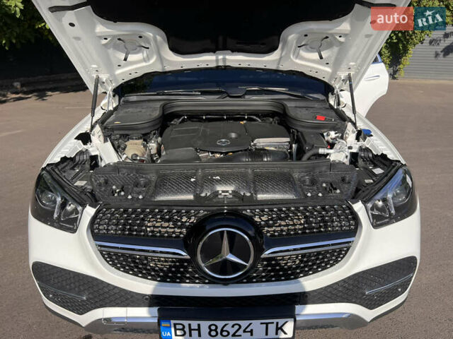 Мерседес ГЛЕ-Класс 2019 в Одессе на Automoto.ua Белый Мерседес ГЛЕ-Класс, объемом двигателя 1.95 л и пробегом 160 тыс. км за 50500 $, фото 25 на Automoto.ua