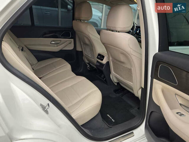 Мерседес ГЛЕ-Клас 2019 у Києві на Automoto.ua Білий Мерседес ГЛЕ-Клас, об'ємом двигуна 2 л та пробігом 133 тис. км за 49900 $, фото 27 на Automoto.ua