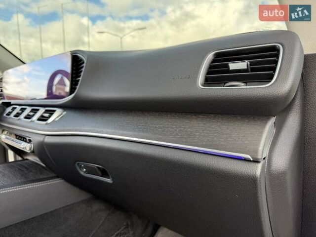 Белый Мерседес ГЛЕ-Класс, объемом двигателя 1.95 л и пробегом 75 тыс. км за 58900 $, фото 78 на Automoto.ua