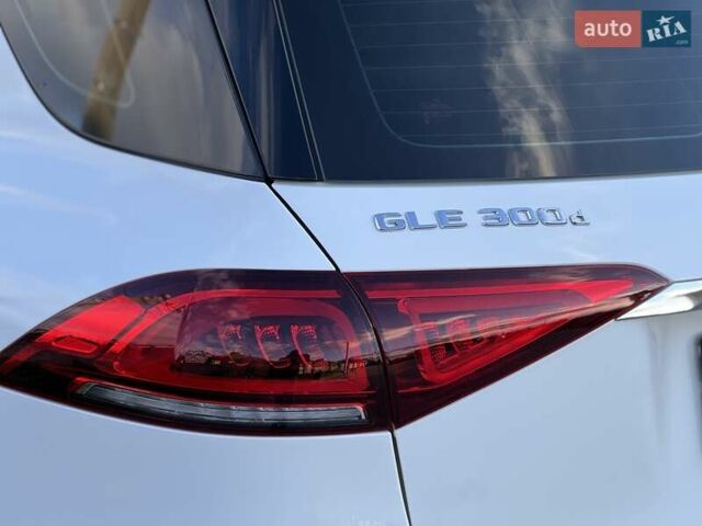 Мерседес ГЛЕ-Класс 2019 в Ровно на Automoto.ua Белый Мерседес ГЛЕ-Класс, объемом двигателя 1.95 л и пробегом 50 тыс. км за 65000 $, фото 26 на Automoto.ua