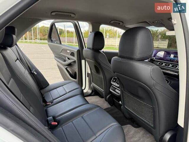 Белый Мерседес ГЛЕ-Класс, объемом двигателя 1.95 л и пробегом 75 тыс. км за 58900 $, фото 69 на Automoto.ua